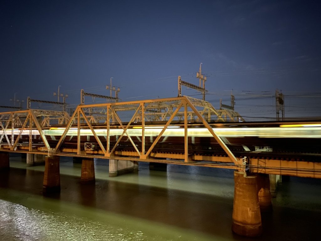 阪急淀川橋梁を iPhone 11 Pro で撮影（ズーム1.0倍）